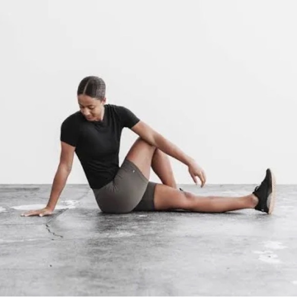 Nobull Blended Merino Wool Black Short Sleeve T Shirt - Picture 3 of 9